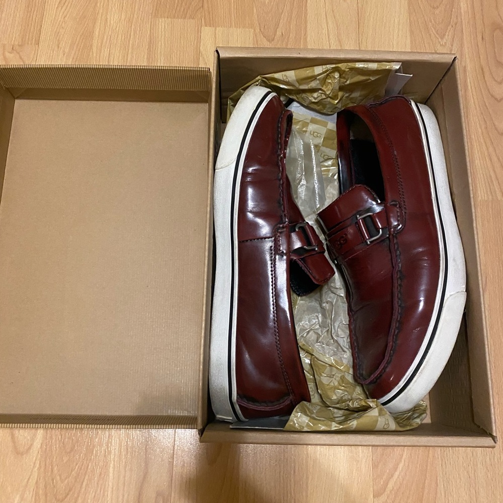 UGG Men's Burgundy Leather Shoes (stylish)